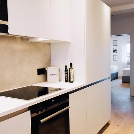 Apartment Karwendelsuite - 5 Sterne Mit Bestem Bergblick, Zentrumsnah & Ruhig Gelegen, Familienfreundlich