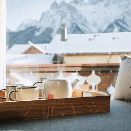 Apartment Karwendelsuite - 5 Sterne Mit Bestem Bergblick, Zentrumsnah & Ruhig Gelegen, Familienfreundlich *