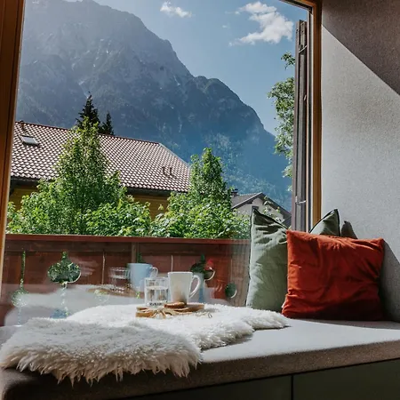 Karwendelsuite - 5 Sterne Mit Bestem Bergblick, Zentrumsnah&ruhig Gelegen, Familienfreundlich Apartment